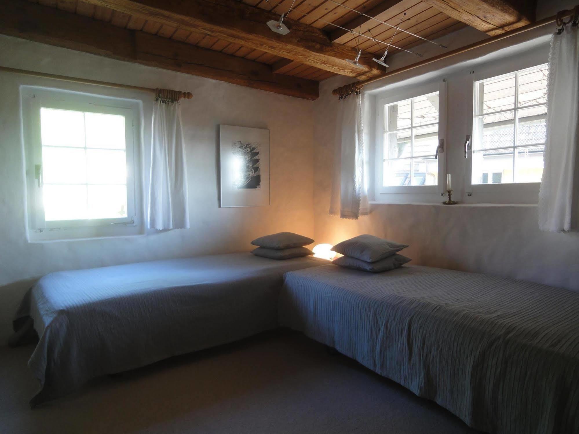 Guesthouse Les Mignardises Laufen-Uhwiesen ภายนอก รูปภาพ